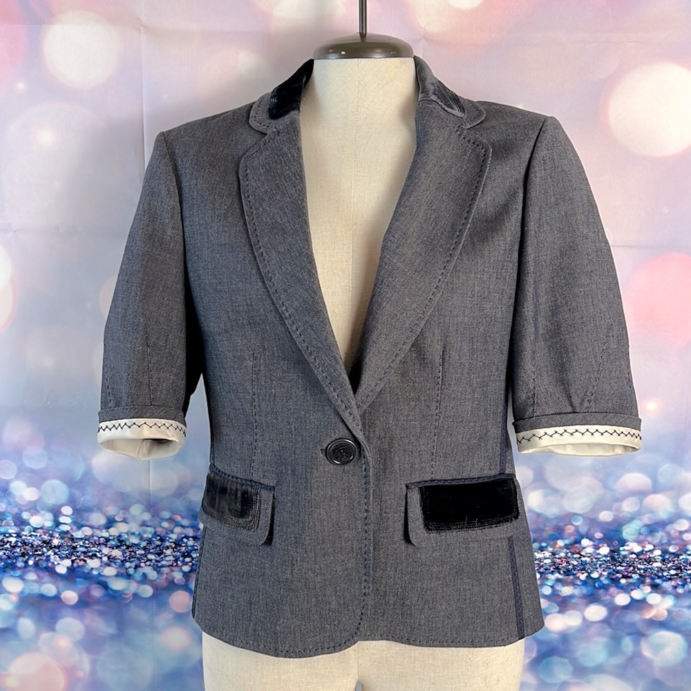 BCBG MAXAZRIA. Woolcotton Blazer jacket. Used. Good condition. Size Medium.